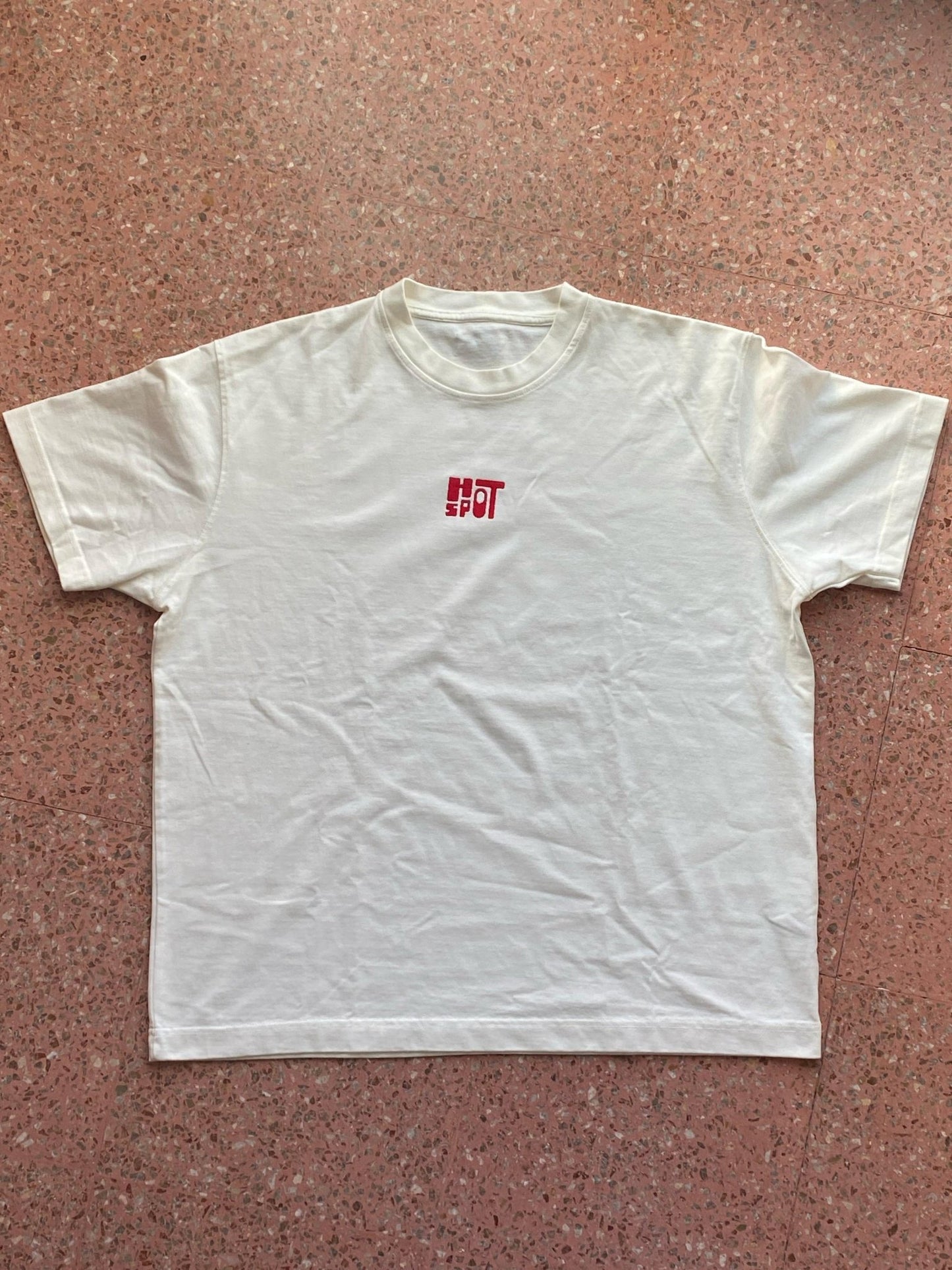 Camiseta HOT crema - HOT SPOT